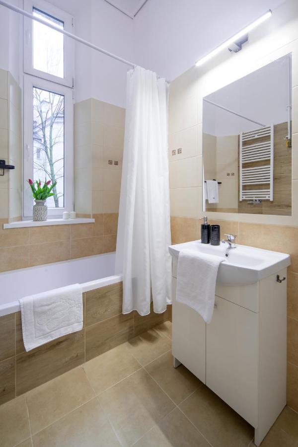 Wawelove Pilsudskiego - 3 Bedroom Apt. With Balcony And Free Parking! 克拉科夫 外观 照片